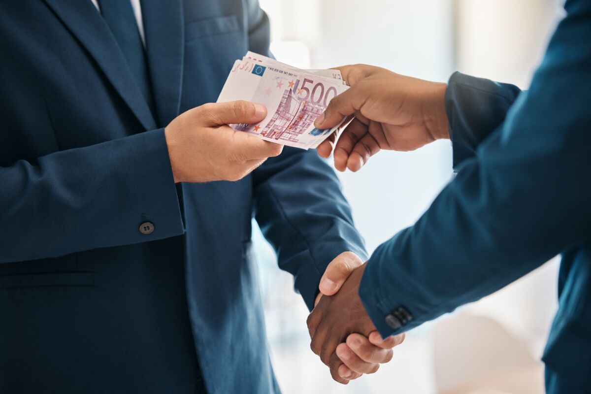 LE INDAGINI PER VERIFICARE IL LAVORO IN NERO DI UN EX CONIUGE O FIGLIO CHE PERCEPISCE ASSEGNO DI MANTENIMENTO